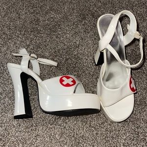Dress Up Nurse Heals